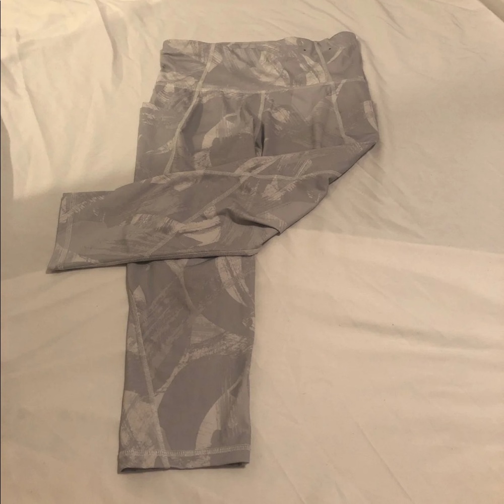 Patterned leggings w/ 2 phone/card & 1 key pocket